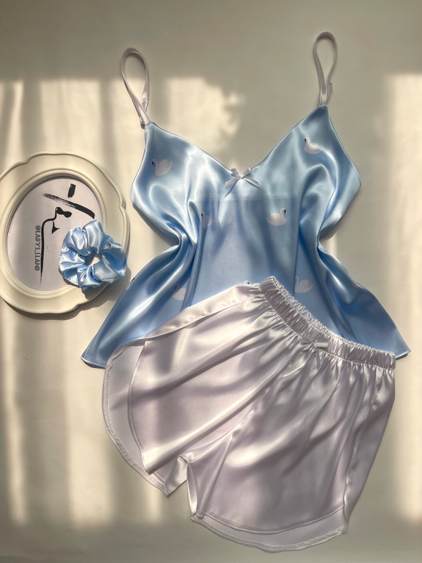 لباس خواب زنانه مدل تاپ شورتک از جنس ساتن ال ایکس