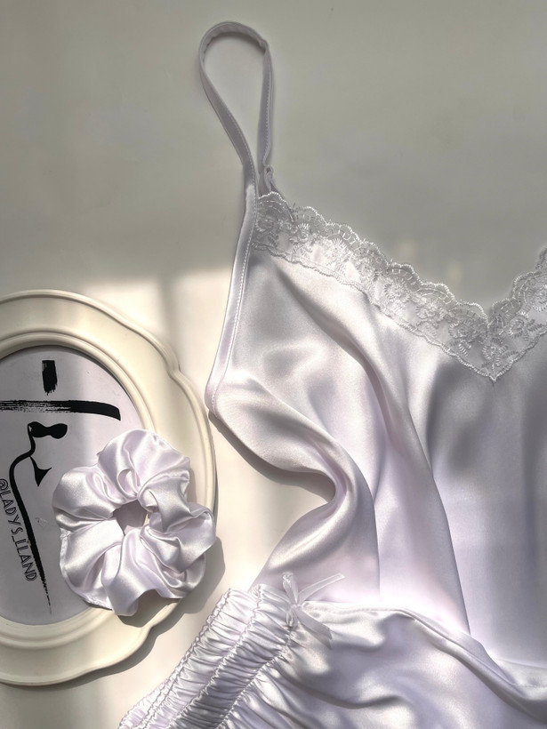 لباس خواب زنانه مدل تاپ شورتک چین داراز جنس ساتن ال ایکس
